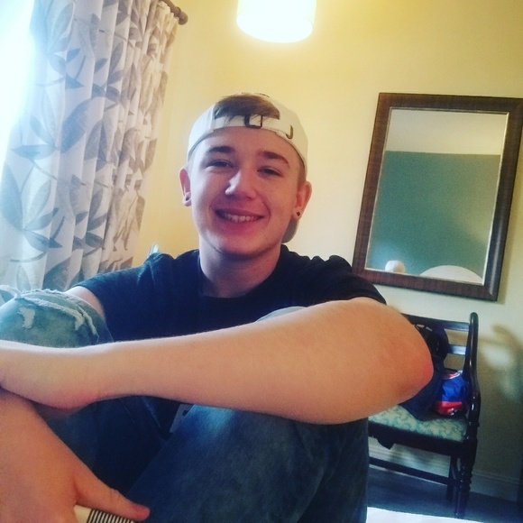 Meet your Posher, Heather - Picture 2 of 3